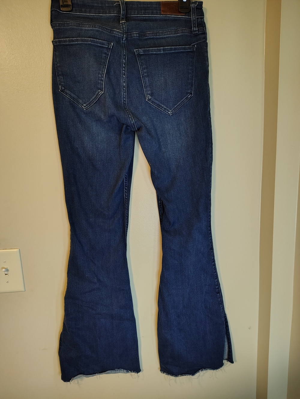 HIGH-RISE FLARE HOLLISTER GIRLS TEEN 7R RARE FIND- FADING Raw Frayed Hem Stretch - Picture 5 of 8